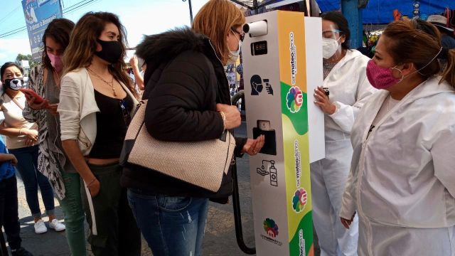 Instala San Mateo Atenco dispensadores automáticos de gel antibacterial con detector de temperatura corporal 