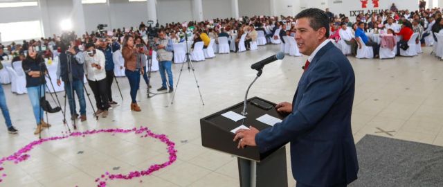  Realiza Ixtlahuaca boda masiva con 118 nuevos matrimonios 