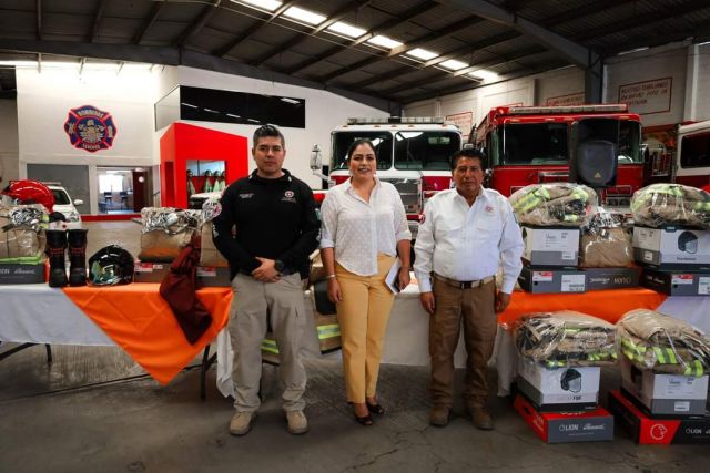 SE ENTREGA EQUIPO A BOMBEROS PARA SU CUIDADO AL ATENDER CONTINGENCIAS EN TEXCOCO