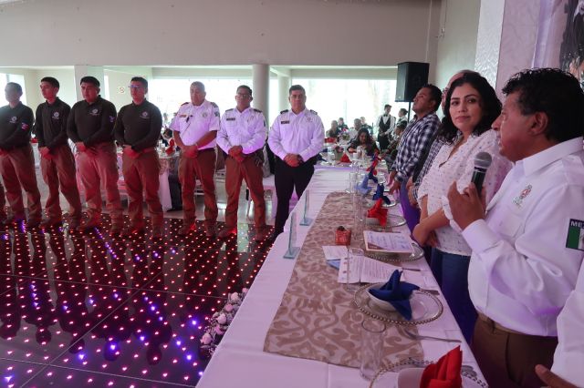 Gobierno de Texcoco reconoce labor y desempeño de paramédicos en su día 