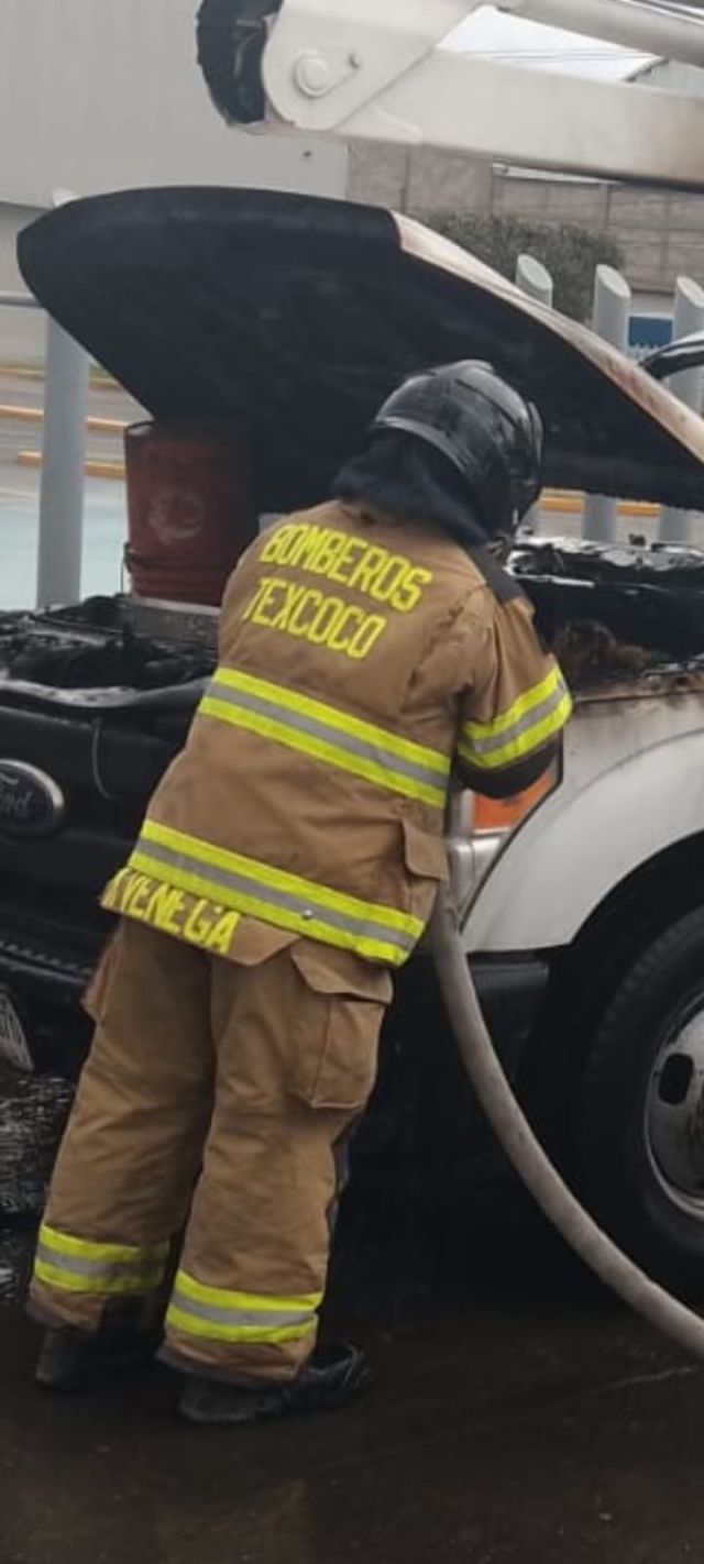 Bomberos de Texcoco, "héroes con casco"