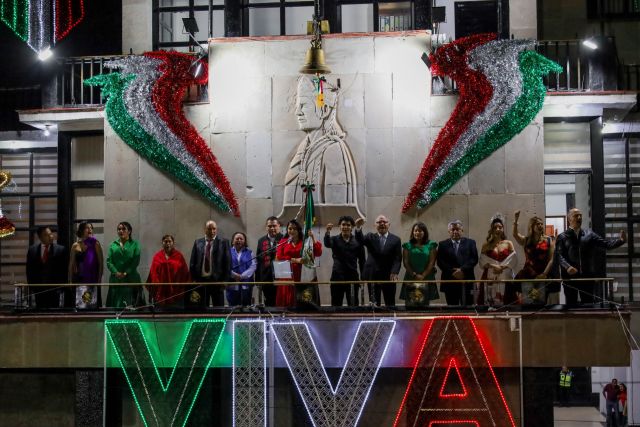 En paz y armonía se desarrolló la ceremonia del ’Grito’ del CCXIV Aniversario de la Independencia de México