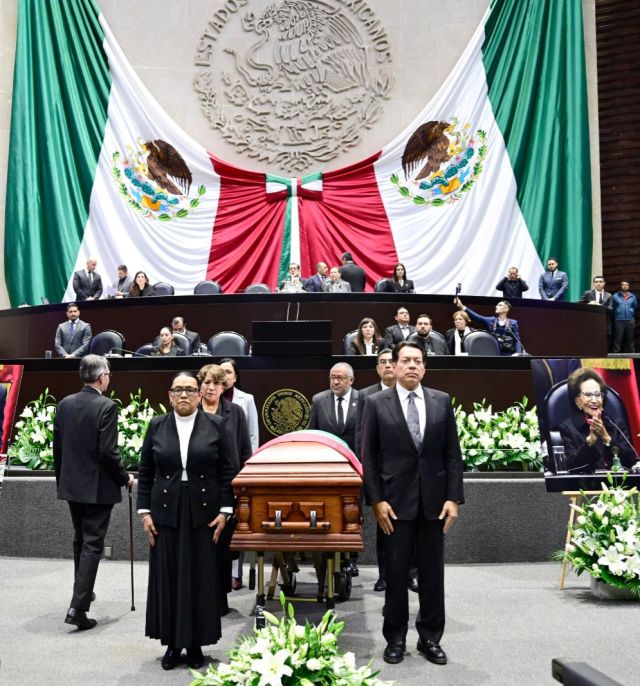 Asiste Gobernadora Delfina Gómez Álvarez al homenaje póstumo de la Diputada federal Ifigenia Martínez en el H. Congreso de la Unión