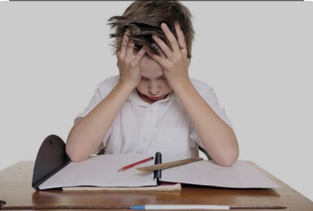 Estrés infantil: niñas y niños enfrentando padecimientos de adultos