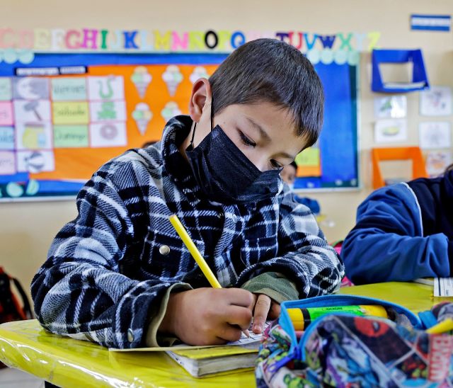 Regresaron a clases 3 millones de estudiantes de educación básica en el EdoMéx