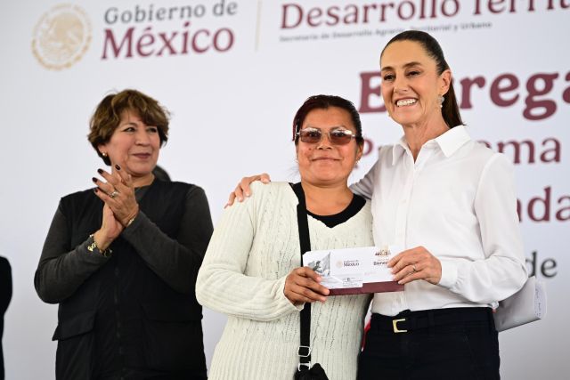 Presidenta Claudia Sheinbaum y Gobernadora Delfina Gómez entregan apoyos masivos para vivienda en Texcoco