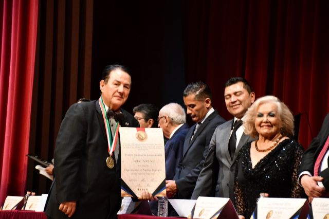 Iinformativo Nacional se enorgullece en felicitar al colega René Narváez Lozada por la obtención del Premio Nacional de Locución