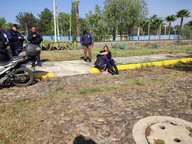 POLICÍA MUNICIPAL DE TEXCOCO APOYA A FEMENINA QUE PRETENDÍA ATENTAR CONTRA SU VIDA